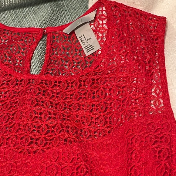 H & M red top. Medium. So nice! Worn once. Perfect condition. - Picture 3 of 6